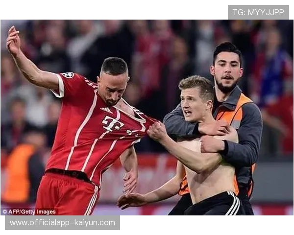 巴黎警方限令拜仁球迷出行方式引争议 拜仁官方强烈抗议行政决定