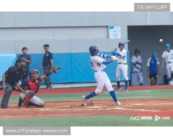 十五运会垒球决赛，江苏队首局本垒打先声夺人